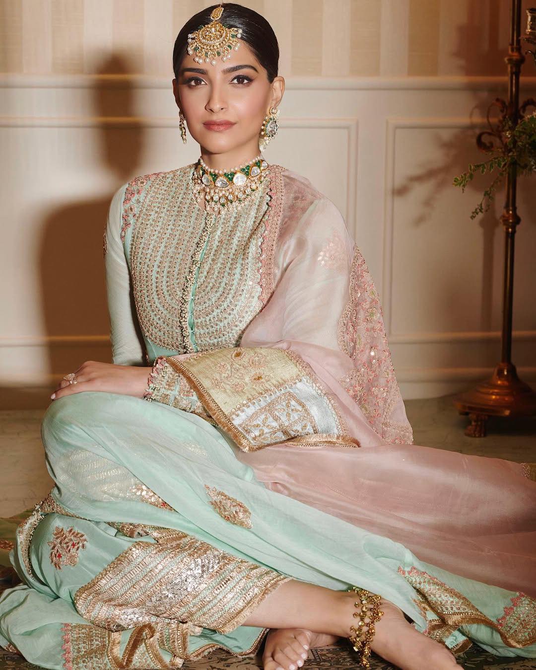 سونام كابور Sonam Kapoor بتصاميم مجوهرات فارهة مستوحاة من التراث الهندي العريق