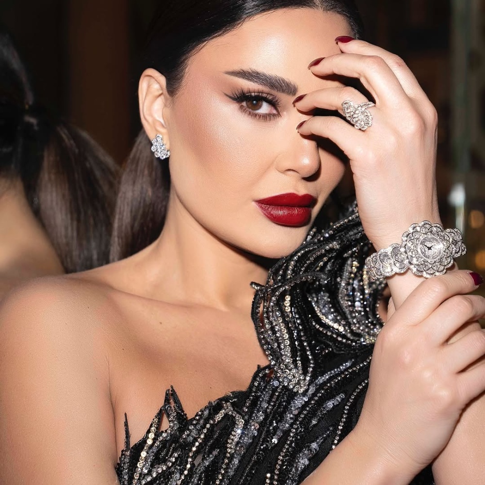 سيرين عبد النور بأحمر الشفاه القوي