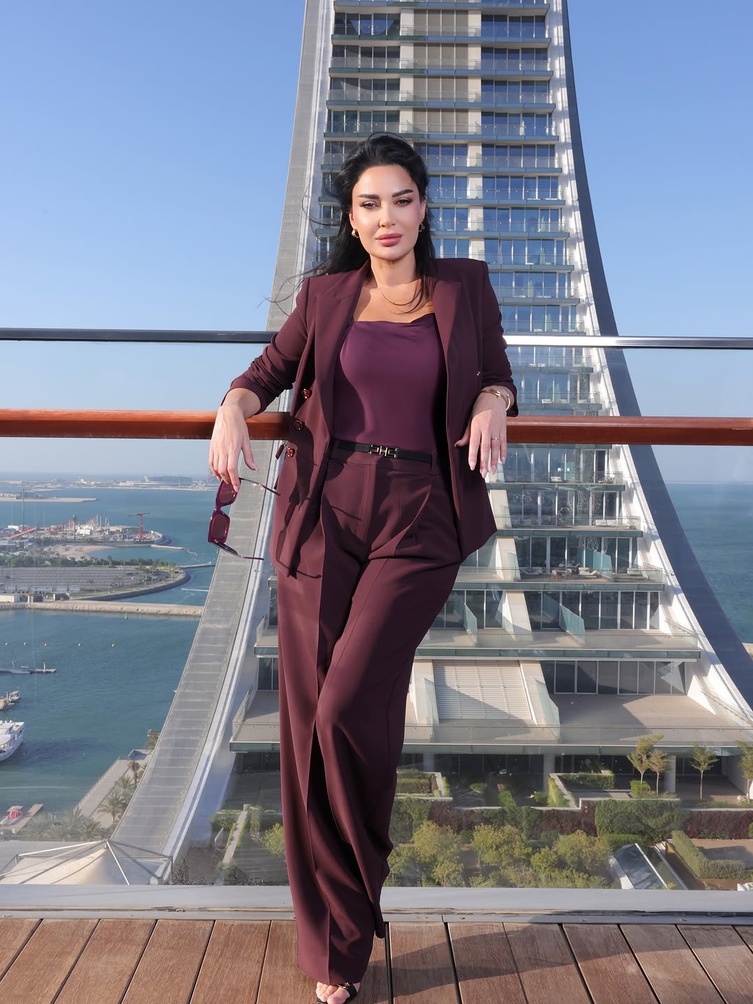 سيرين عبد النور ببدلة بورغندي من Elisabetta Franchi