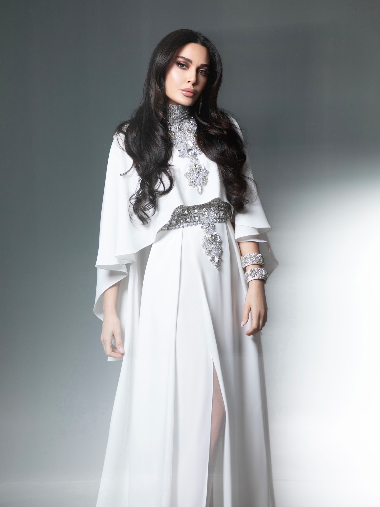 سيرين عبد النور بتصاميم مرصّعة زادت اللوك فخامة