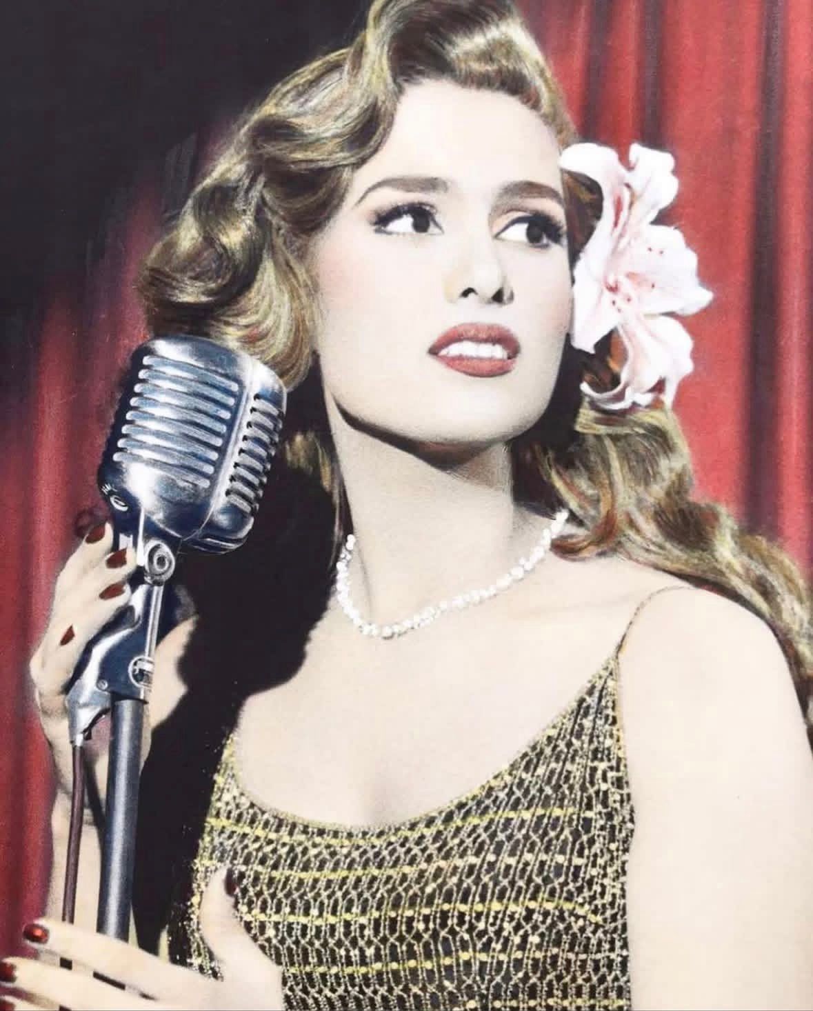 الفنانة والمطربة المصرية سيمون