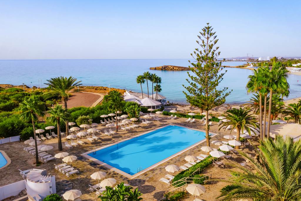 شاطئ نيسي Nissi Beach