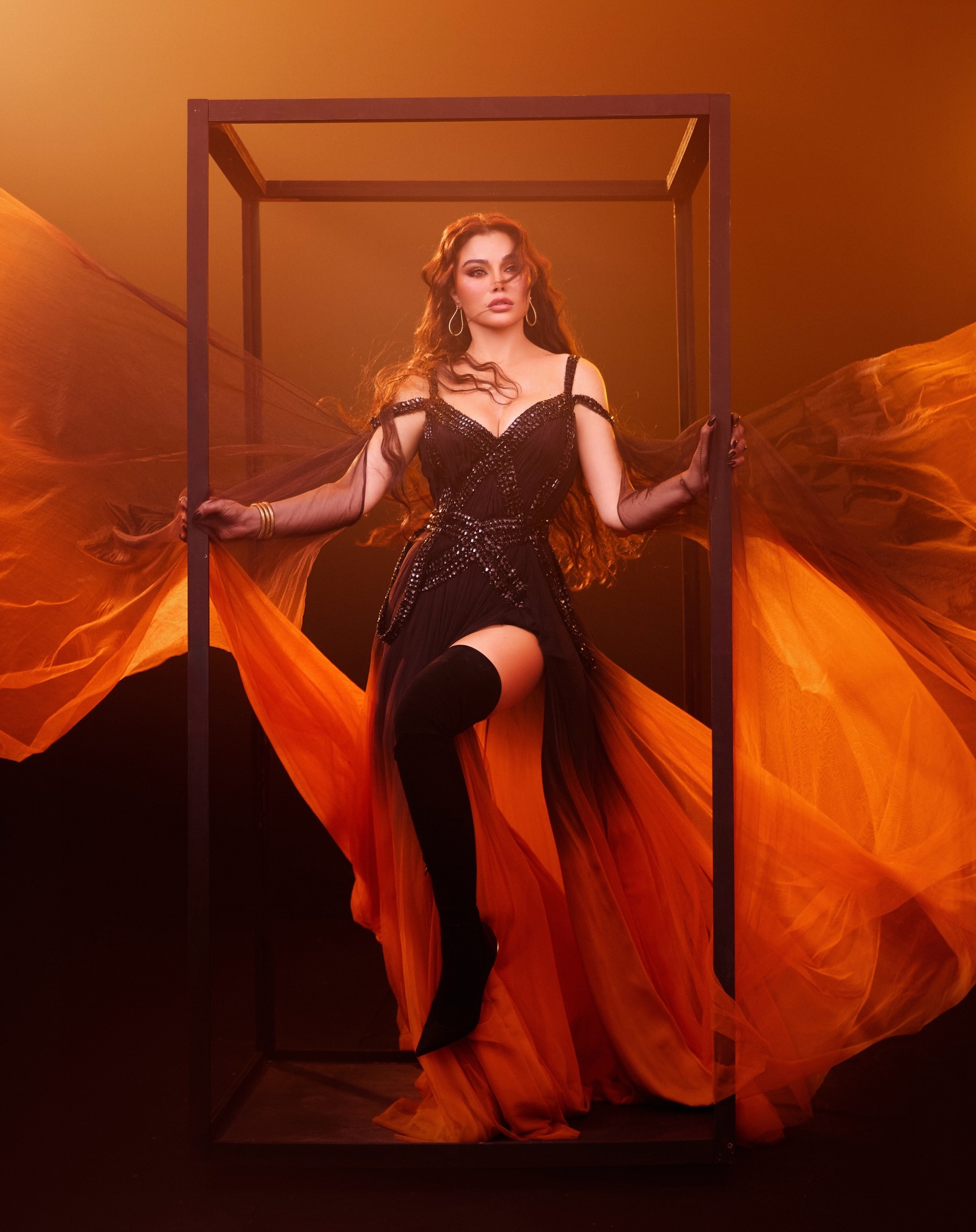 شاهدي أحدث إطلالات هيفاء وهبي في ختام 2025