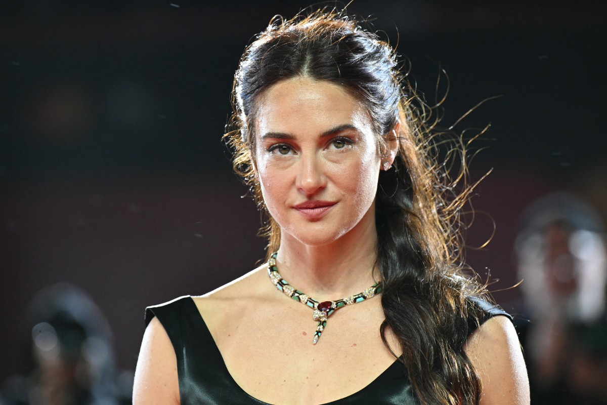 شايلين وودليShailene Woodley  بعقد فاخر من مجموعة Bulgari Serpenti High