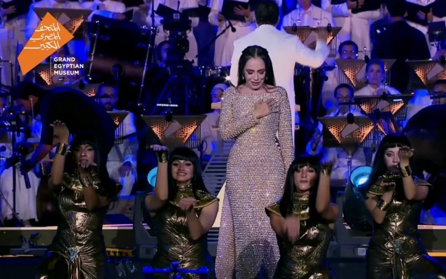 شريهان بإطلاله مبهرة في حفل افتتاح المتحف الكبير