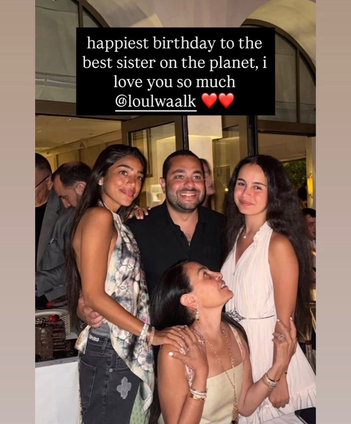 شريهان مع ابنتيها 