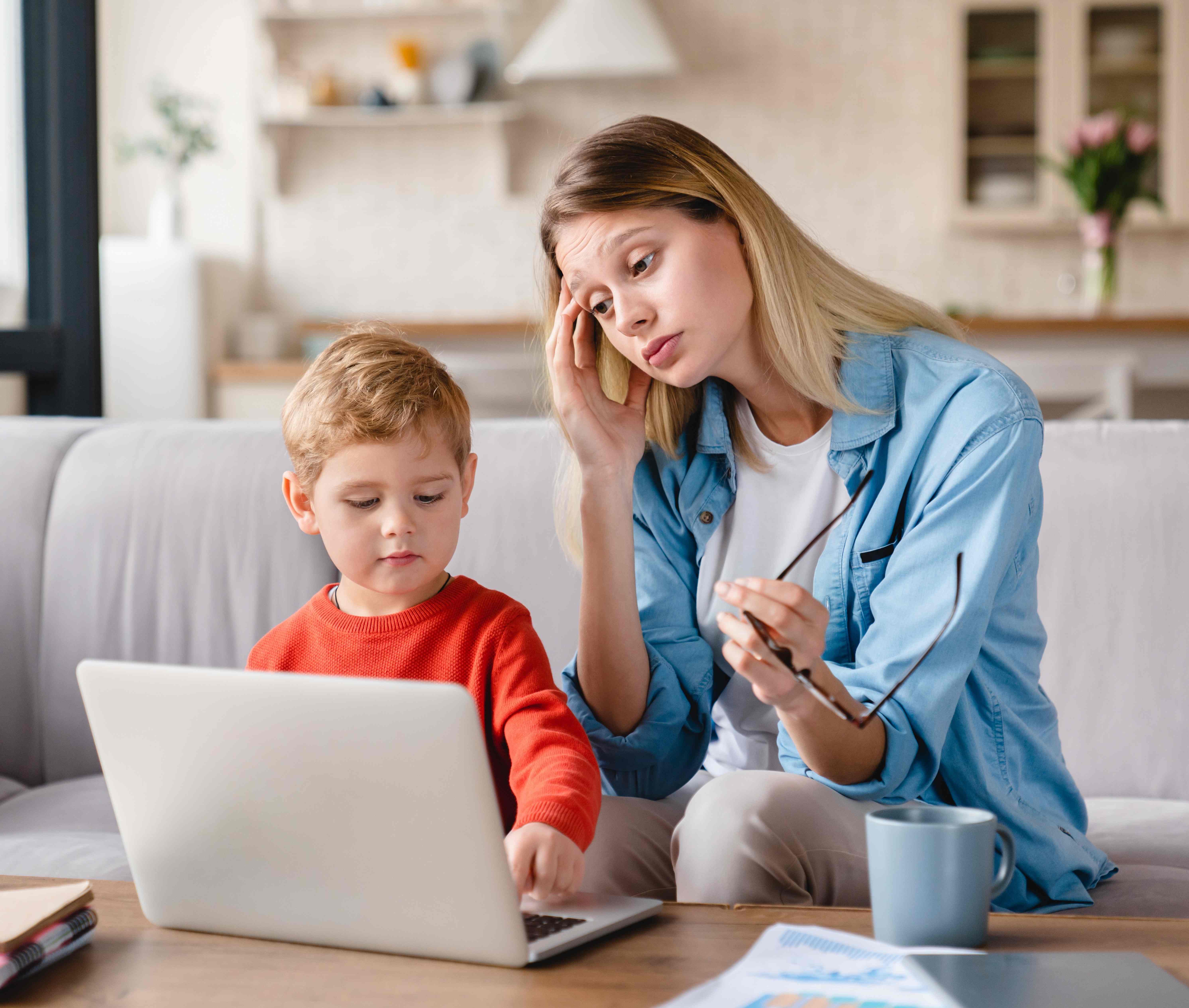 شعور الذنب كأم عاملة ليس قدرًا محتومًا عليكِ