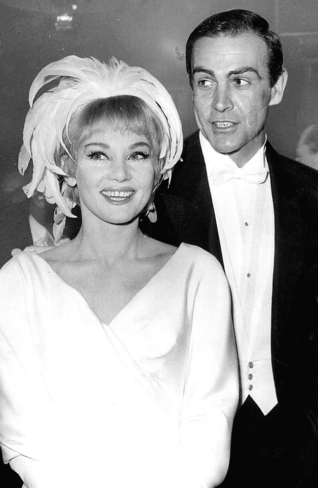 شون كونري Sean Connery وميشلين روكيبورن Micheline Roquebrune