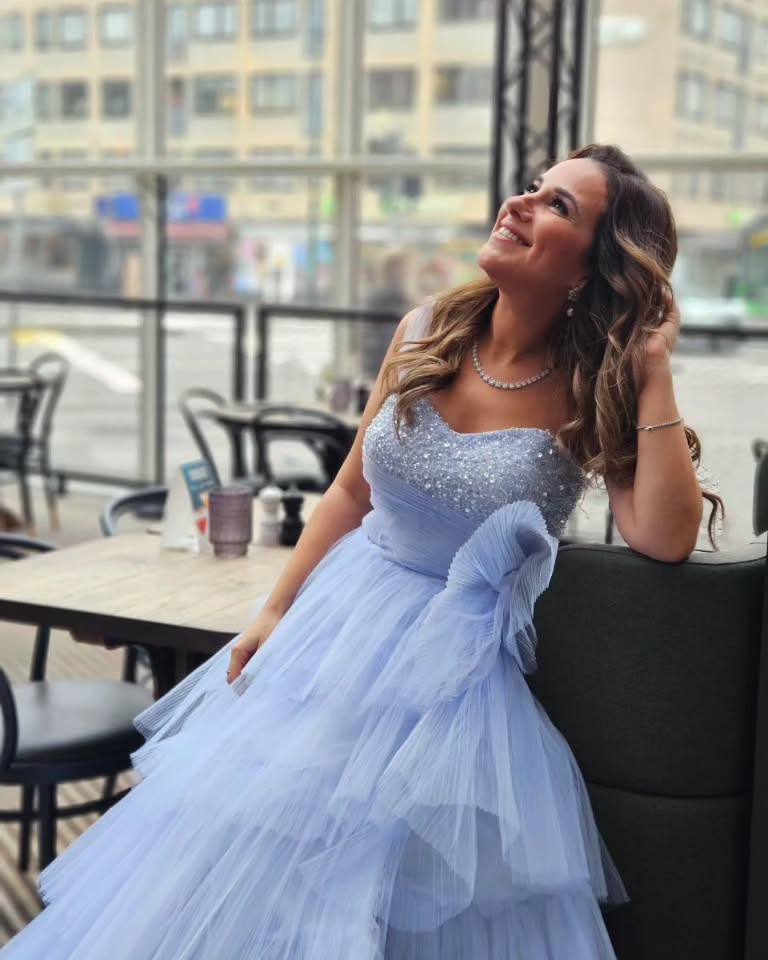 شيري عادل بمجوهرات ناعمة مرصّعة بالألماس البرّاق