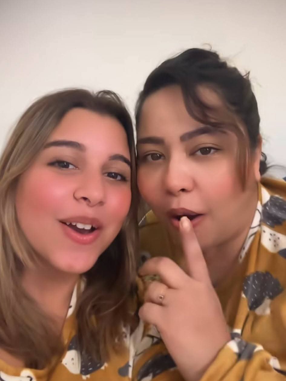 شيرين في ظهور سابق مع ابنتها هنا