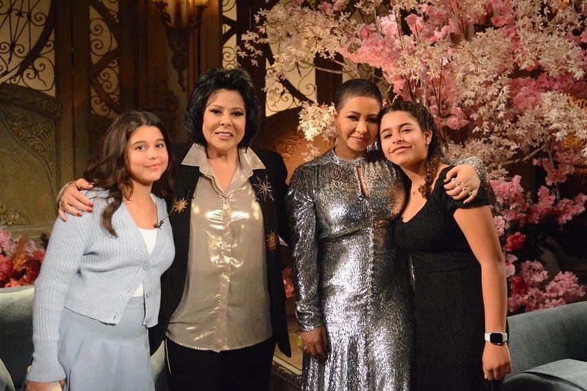 شيرين في ظهور سابق مع بناتها ببرنامج "صاحبة السعادة"