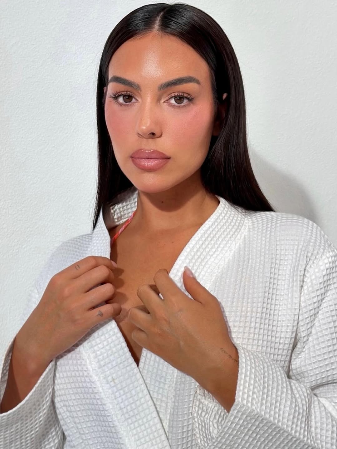صبغات الشعر الأسود بأسلوب Georgina Rodríguez