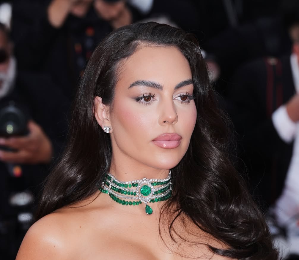 صبغات الشعر البني الداكن بأسلوب Georgina Rodríguez