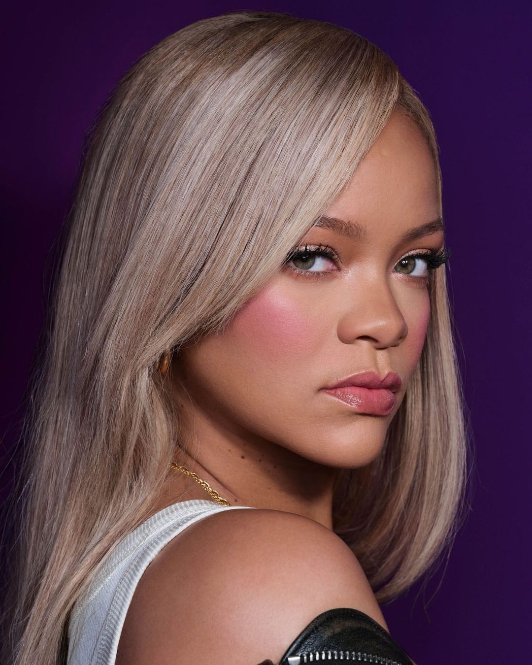 صبغات شعر فاتحة وجريئة بأسلوب Rihanna