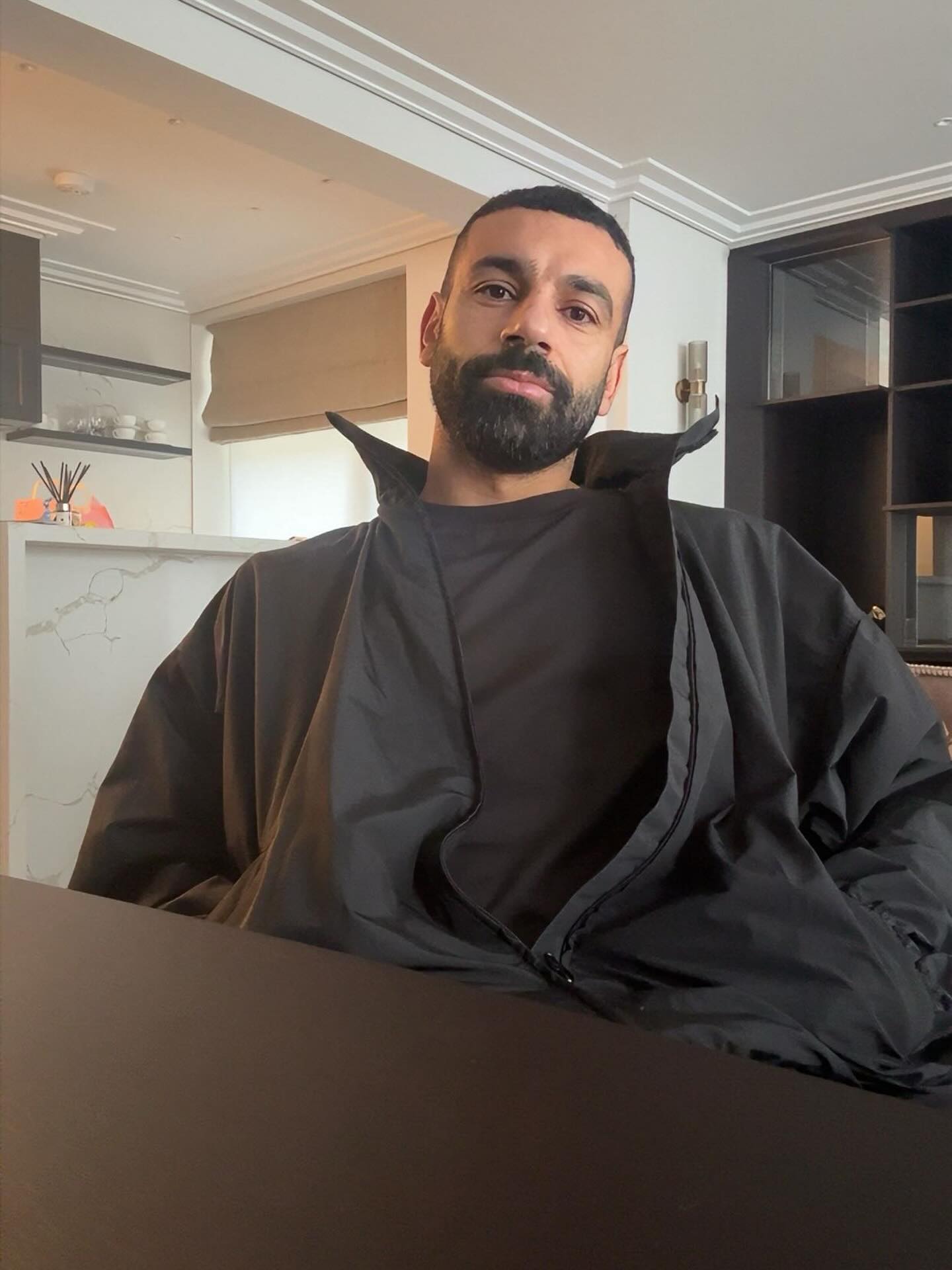 صلاح يختار لحظة هادئة لتقديم ابنه للجمهور