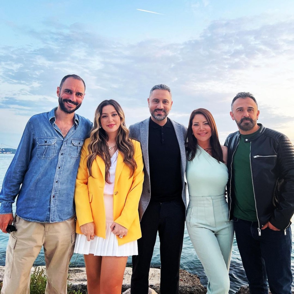 صناع مسلسل الخائن