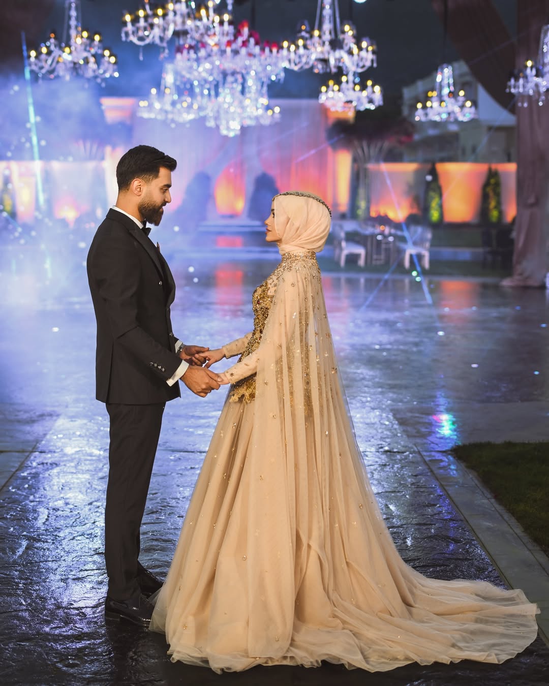 صورة تجمع العروس عبير الصغير وخطيبها يوسف فرحات