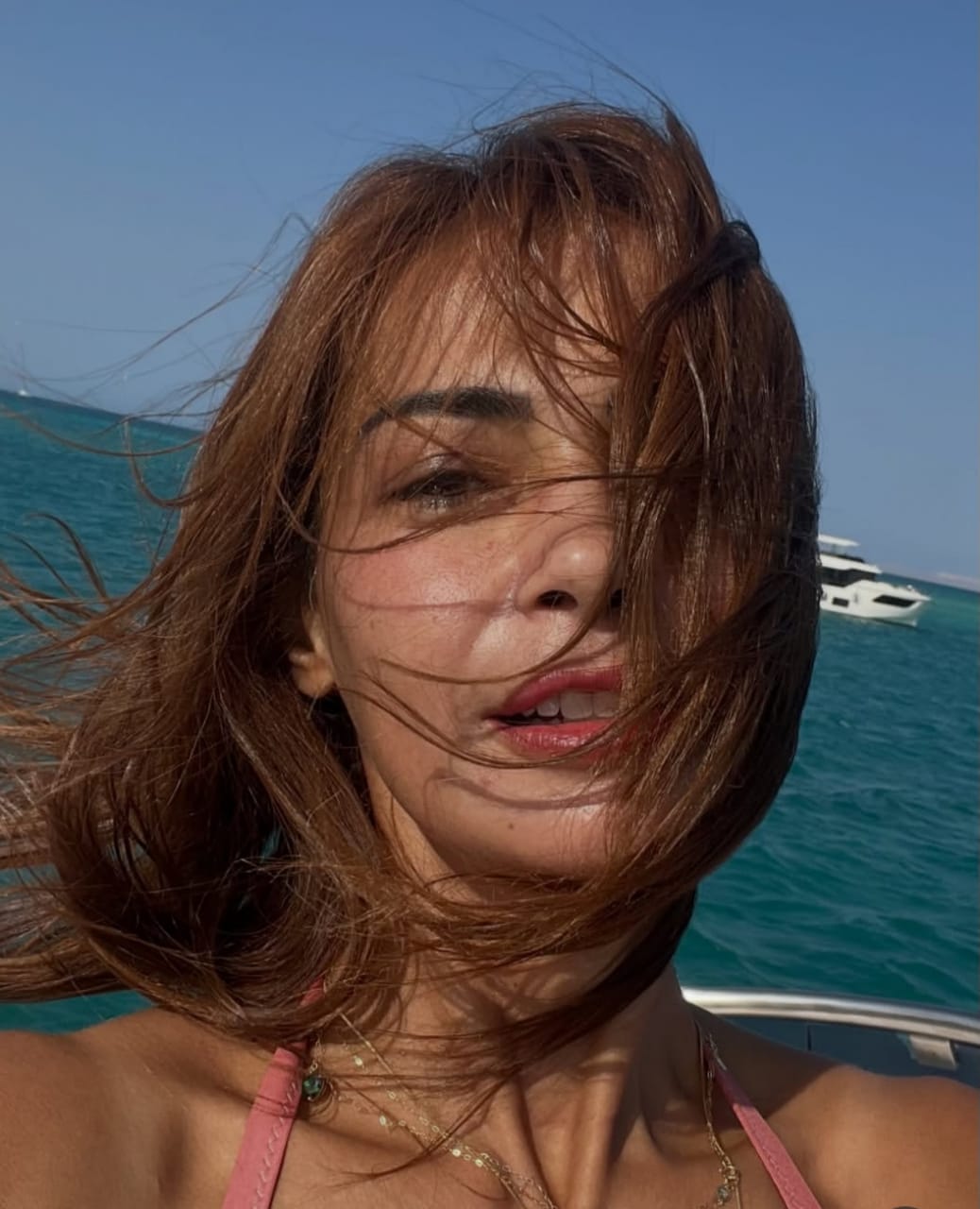 صورة داليا مصطفى من انستغرامها- بشرة المسبح تحتاج إلى تطبيق الواقي الشمسي المعدني بعد كل سباحة