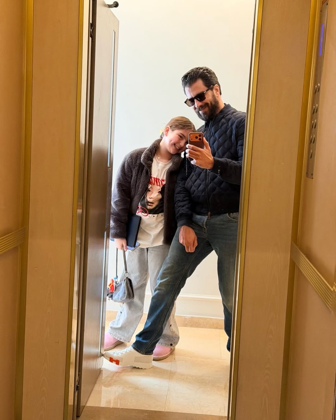 صورة عفوية لمعتصم النهار مع ابنته ساندرا