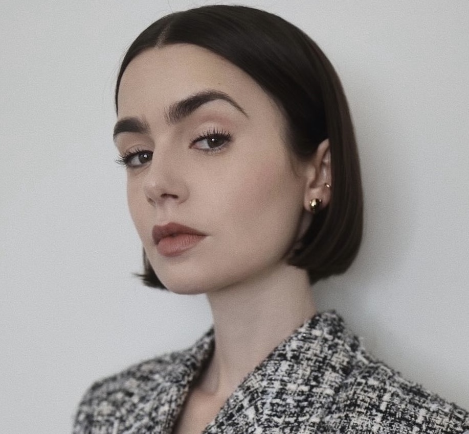 صورة Lily Collins من حسابها على انستغرام