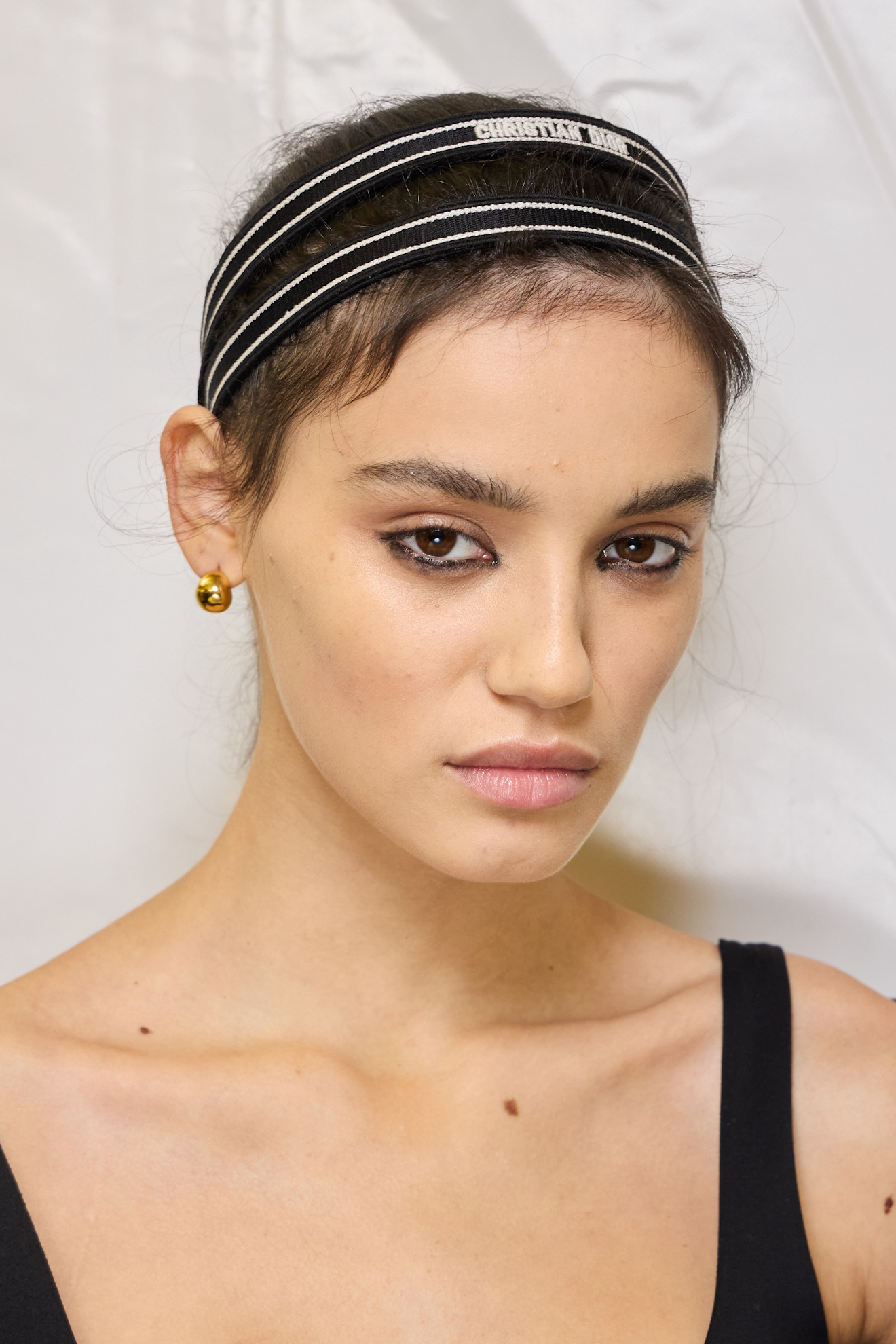 صيحة اكسسوار الباند المترابط والمقلم من دار Dior