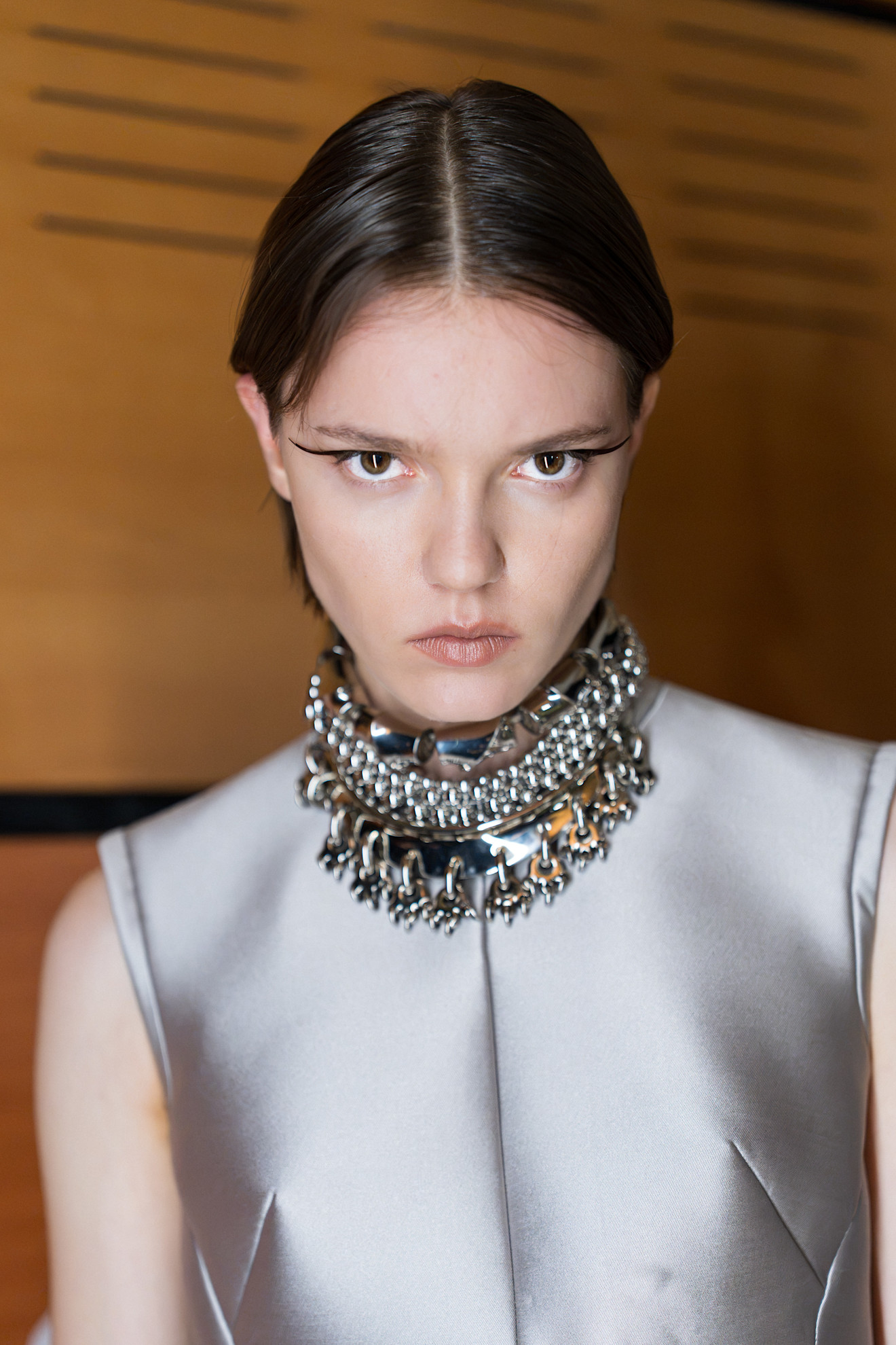 صيحة الخطوط النافرة والهندسية من دار Mugler