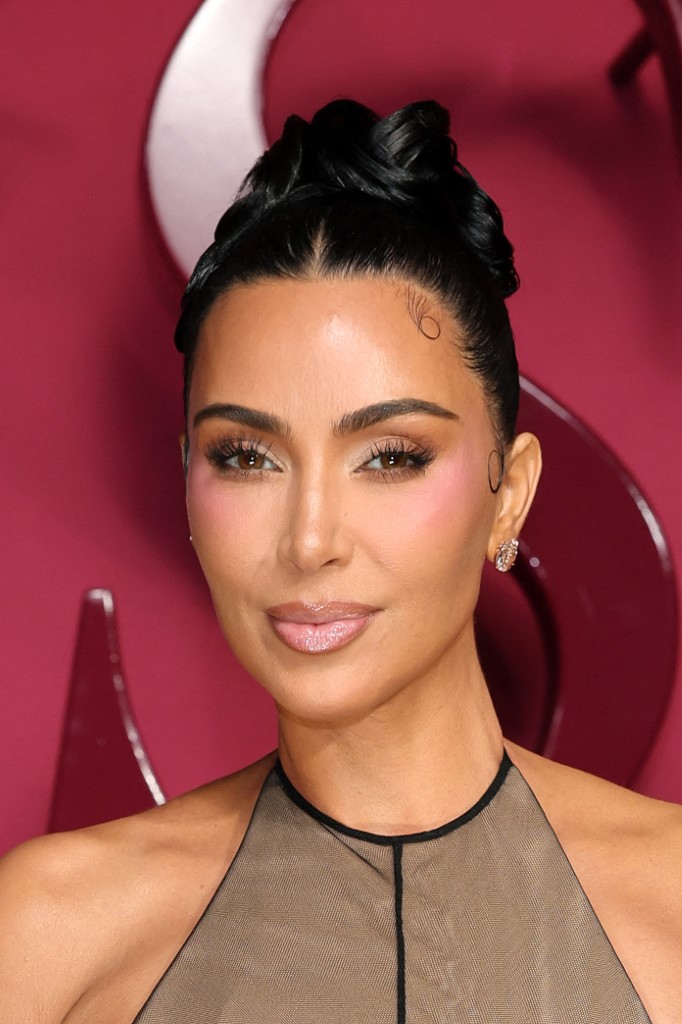 صيحة الرموش الطويلة من وحي Kim Kardashian