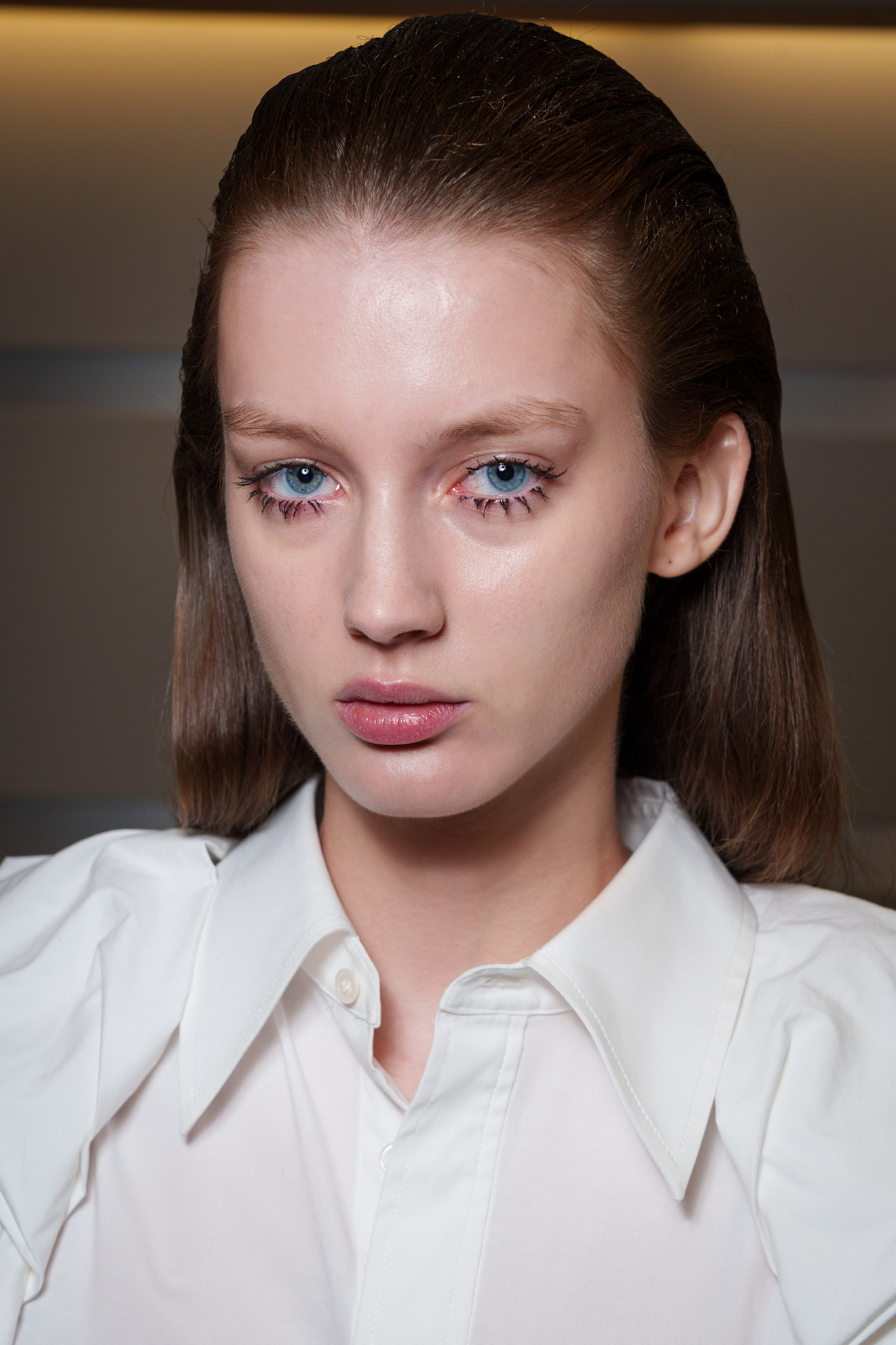 صيحة الفراغات الهندسية على الرموش من دار Toga