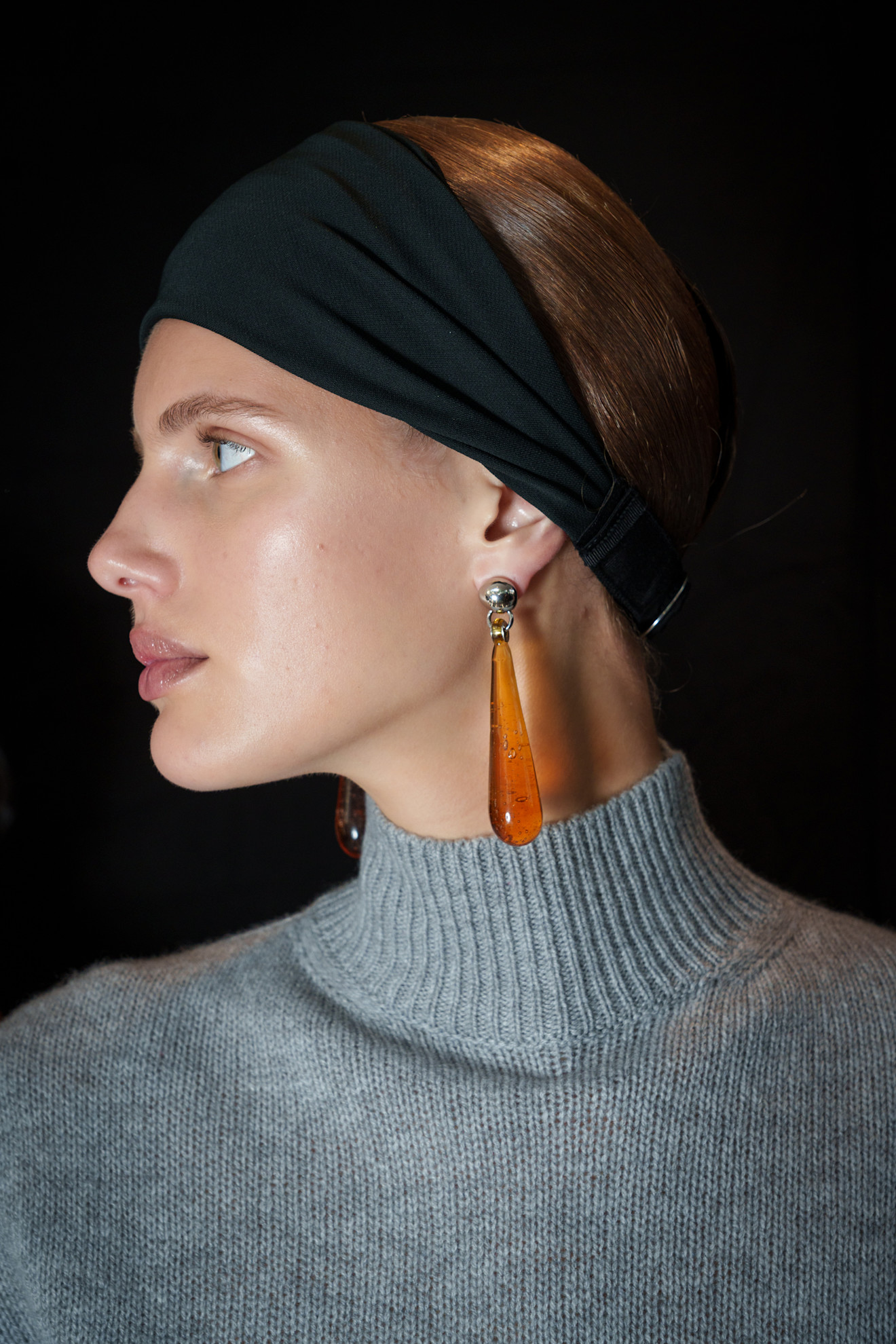صيحة الفولار المثني على فروة الرأس من دار Lanvin