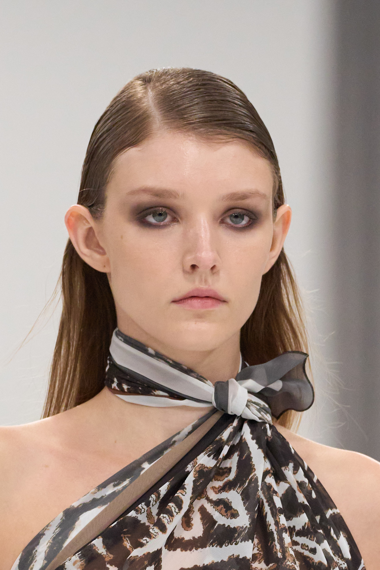 صيحة الكحل الاسود بخطوط مات من دار D.Exterior