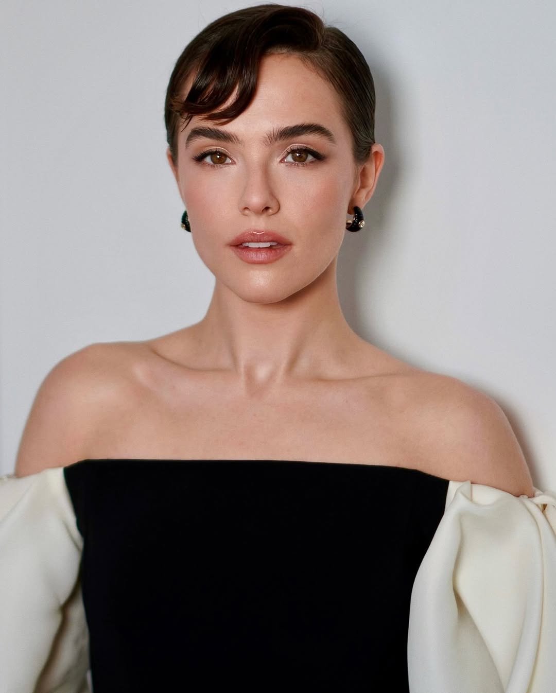 صيحة الكونتور الكريمي بأسلوب Zoey Deutch