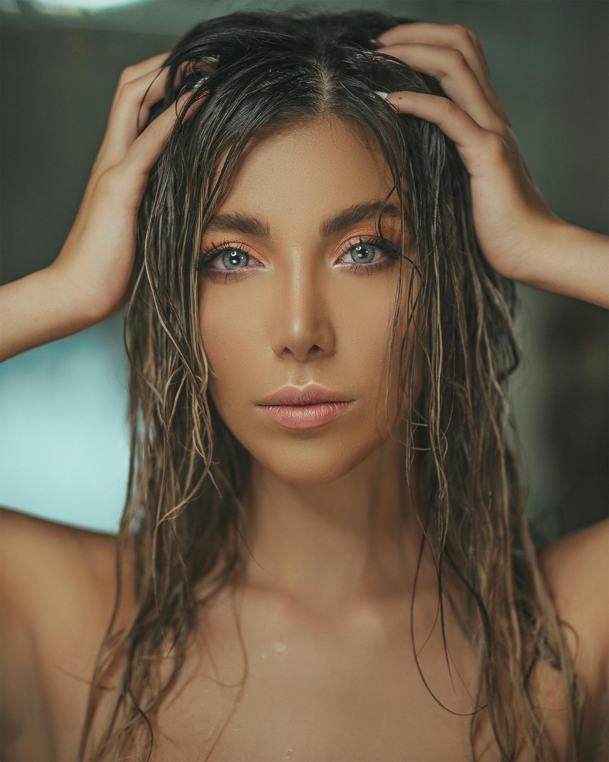 ضعي خلطة من اللبن وعصير الليمون لتقليل الشعر الدهني