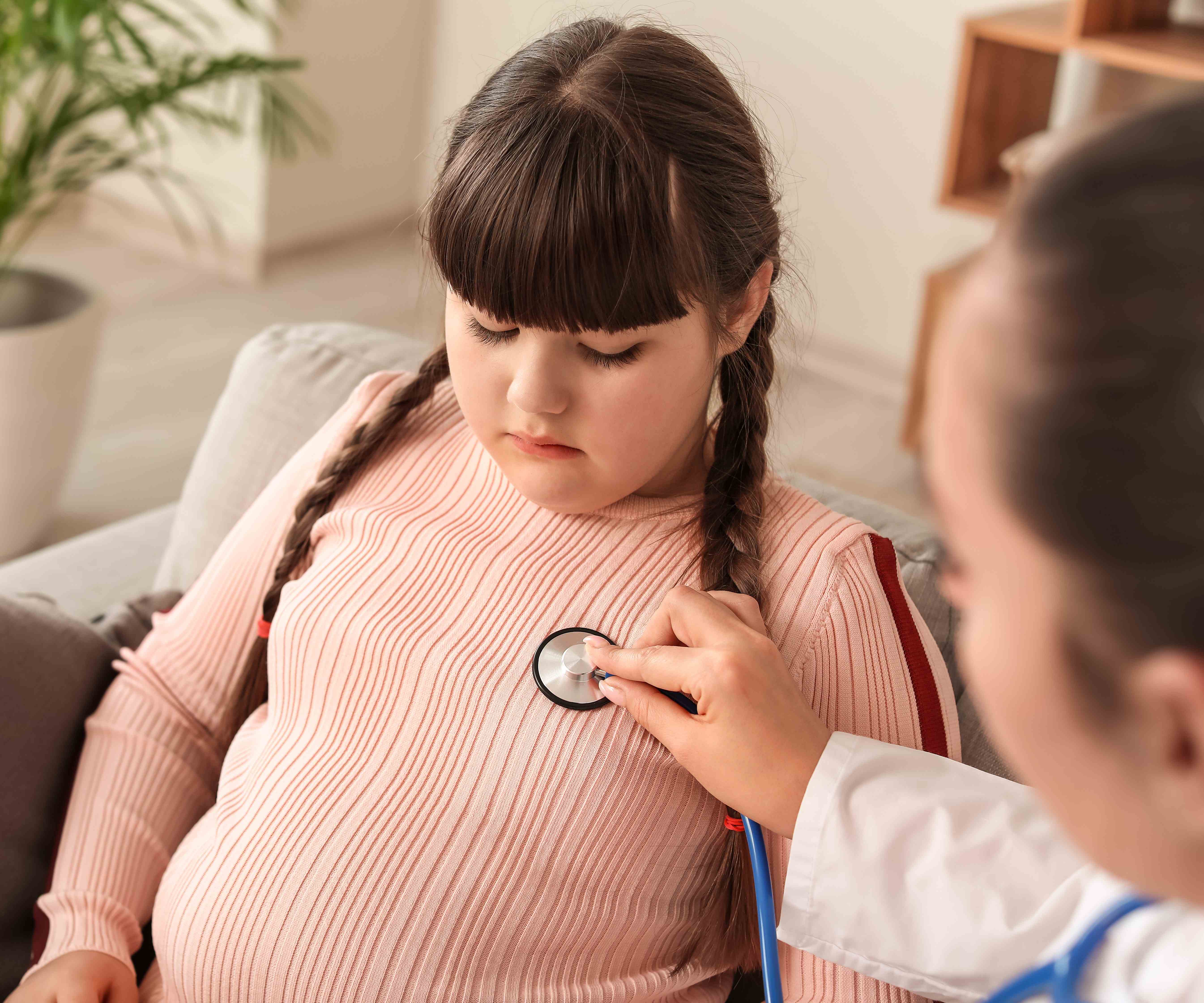 ضييق التنفس وبطء الحركة وزيادة الوزن من علامات السمنة عند الأطفال