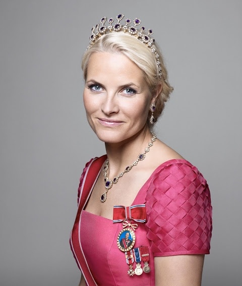 طاقم الألماس والجمشت The Amethyst Suite للأميرة ميت ماريت