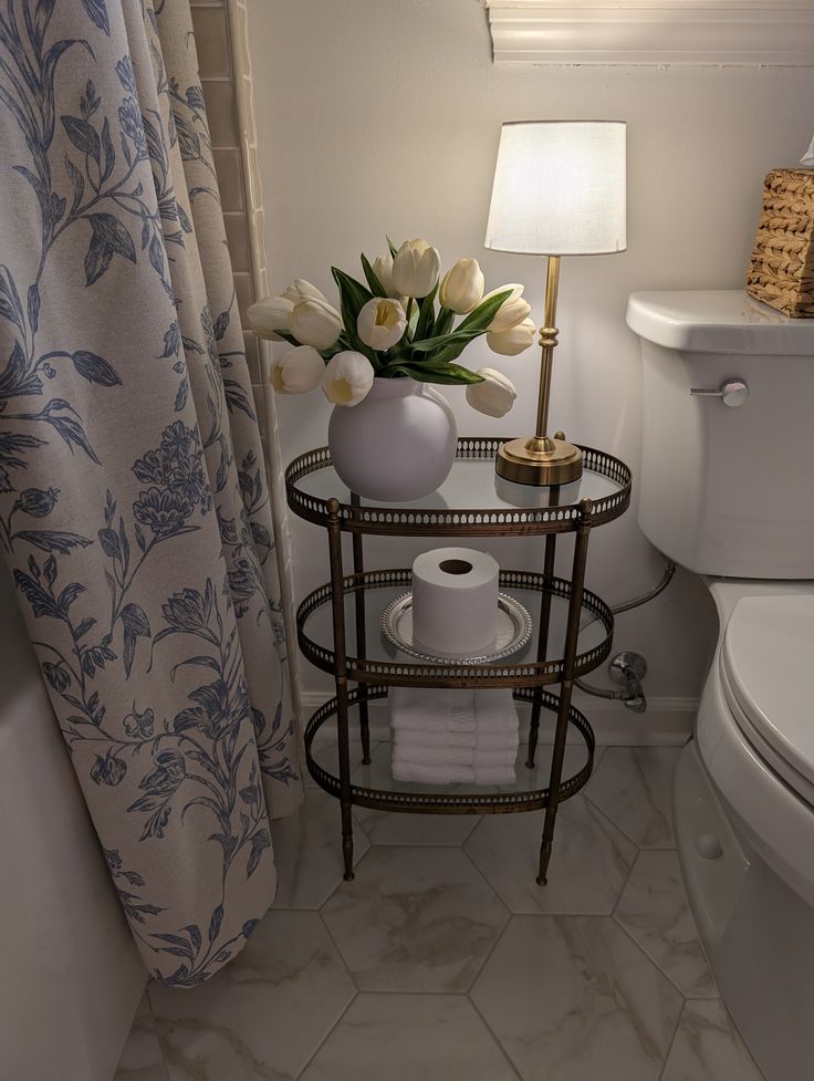 طاولة جانبية عتيقة