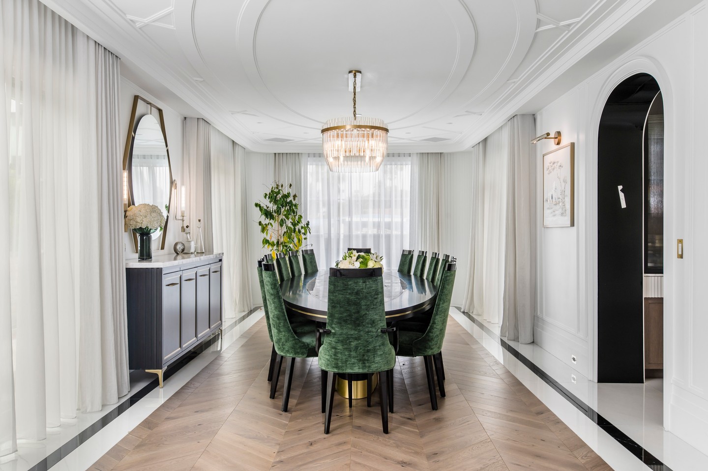 طبقات من الإضاءة في غرفة الطعام