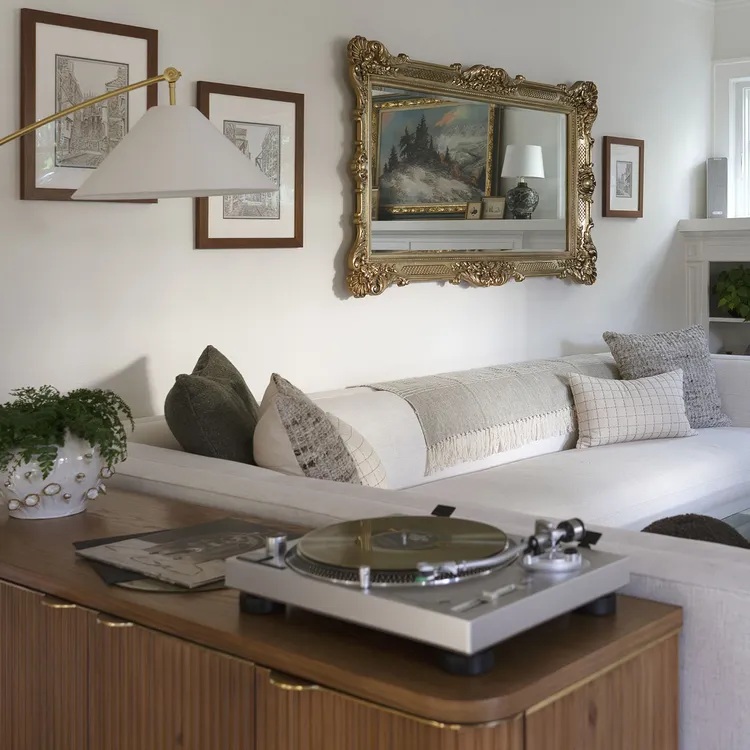 طبقات من الخامات المتنوعة