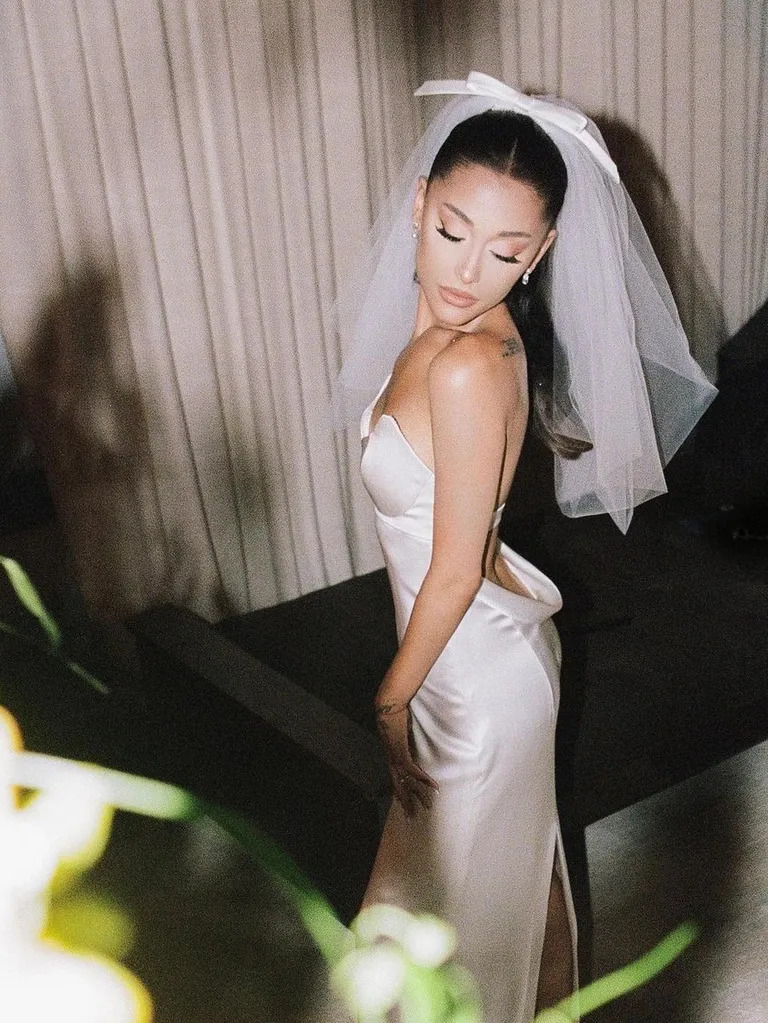 طرحة زفاف أريانا غراندي Ariana Grande من تصميم فيرا وانغ Vera Wang