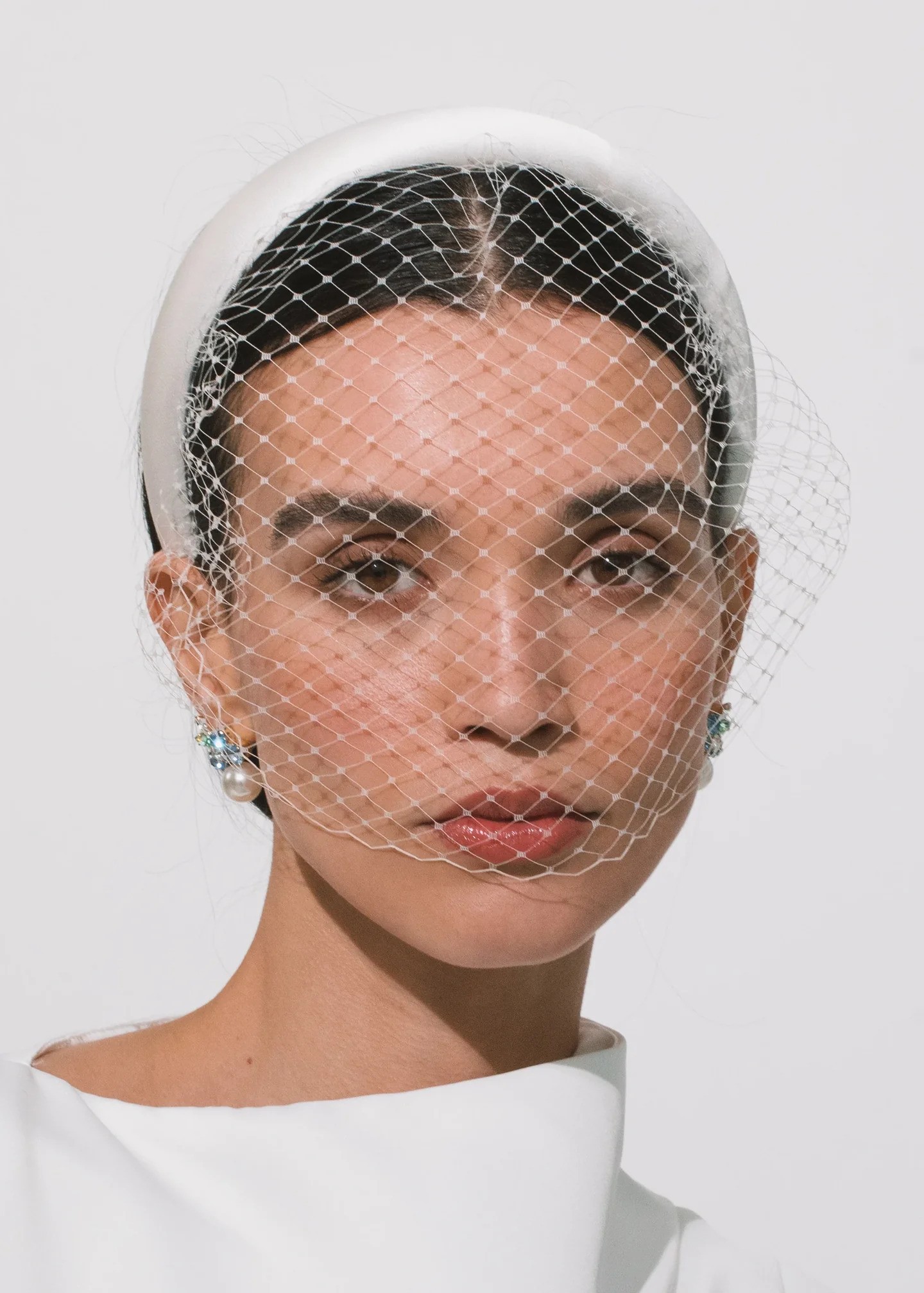 طرحة شبكية قصيرة من Jennifer Behr