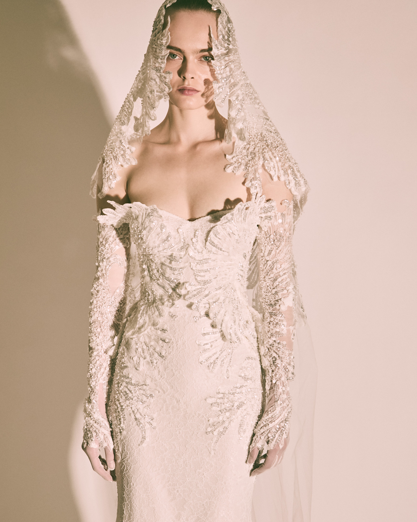 طرحة قصيرة من دار Scognamiglio