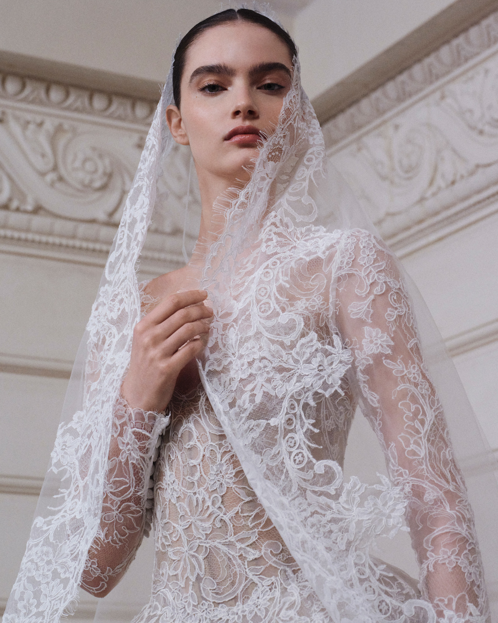 طرحة مزخرفة من إيلي صعب