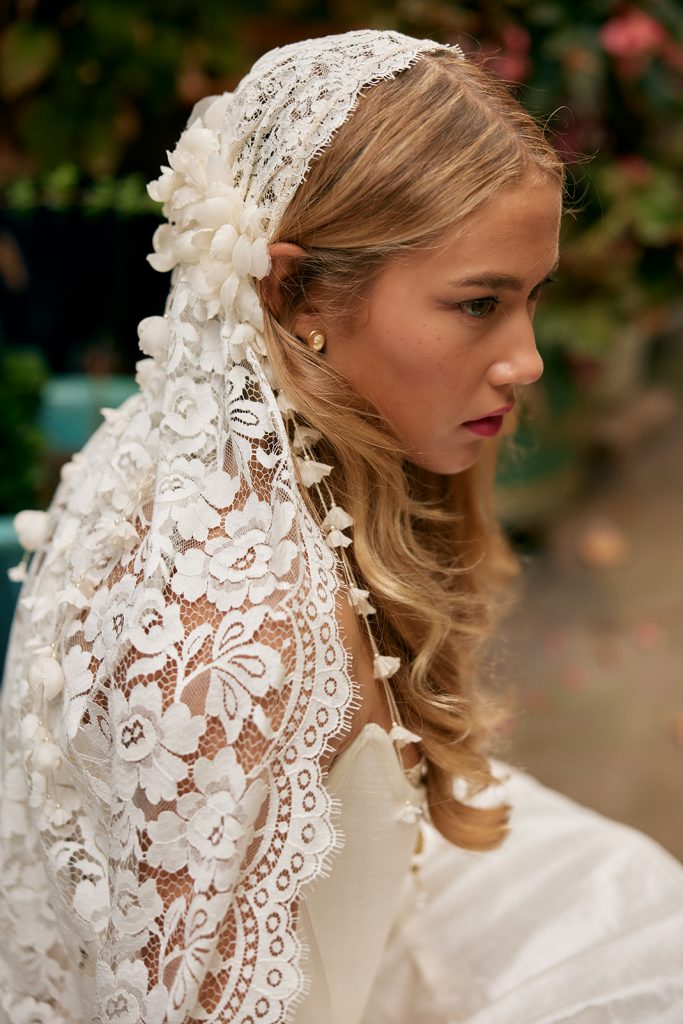 طرحة Moonflower Lace Juliet Cap Veil من دار Erica Elizabeth