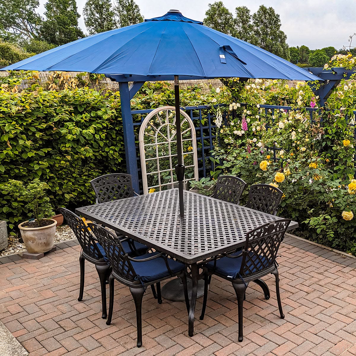 طقم أثاث معدني عتيق الأسلوب