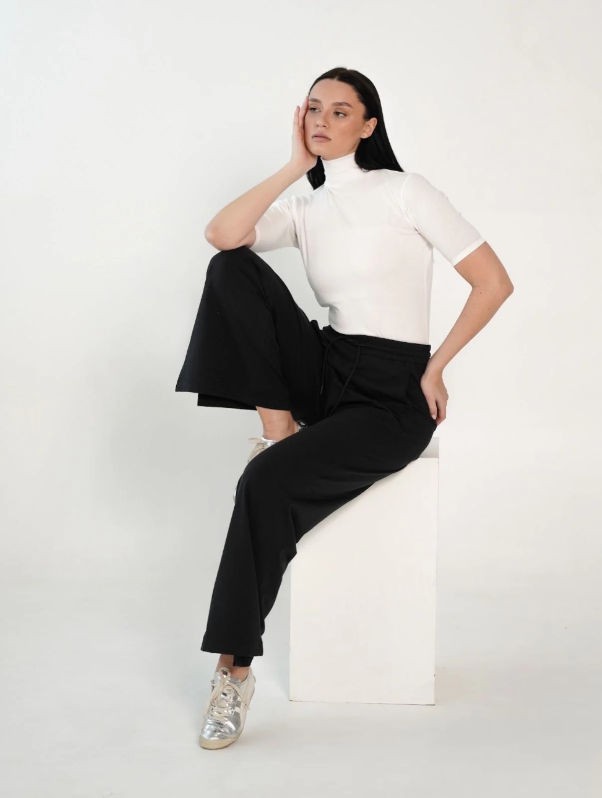 طقم بنطال وتي-شيرت يومي من KAI.jpg