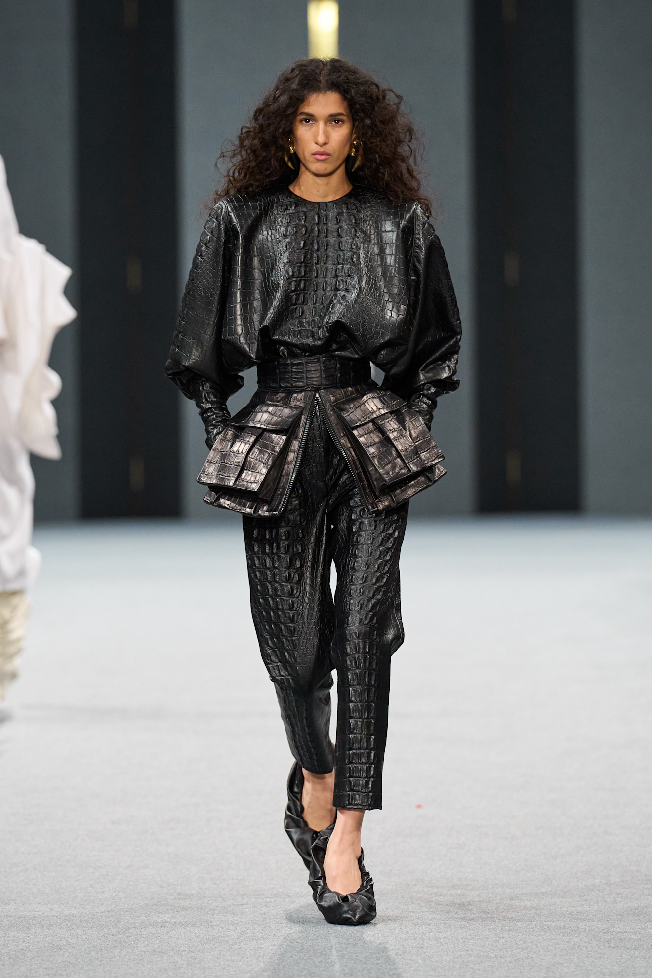 طقم جلدي أسود من Balmain