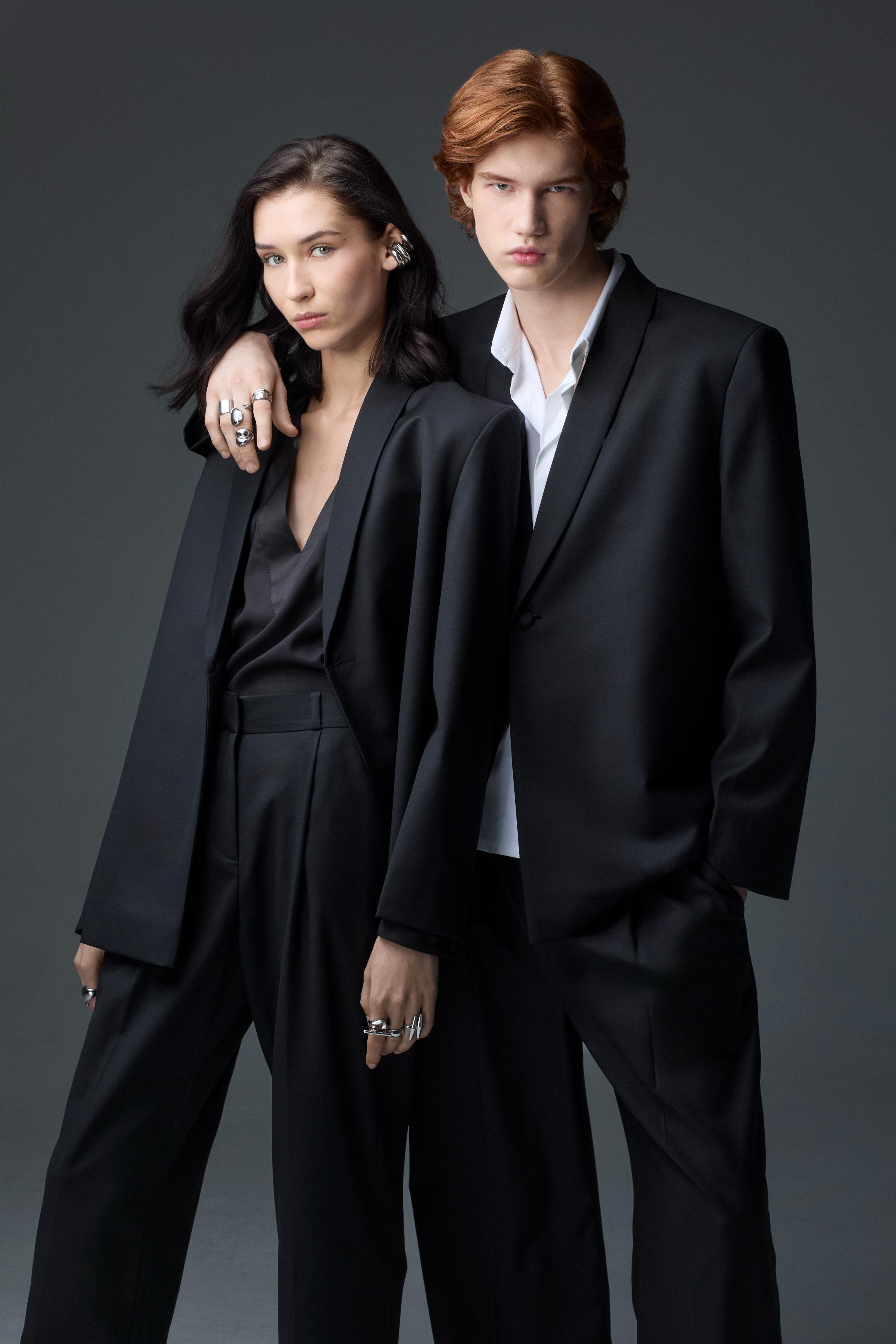 طقم نسائي ورجالي من العلامة Iymaa