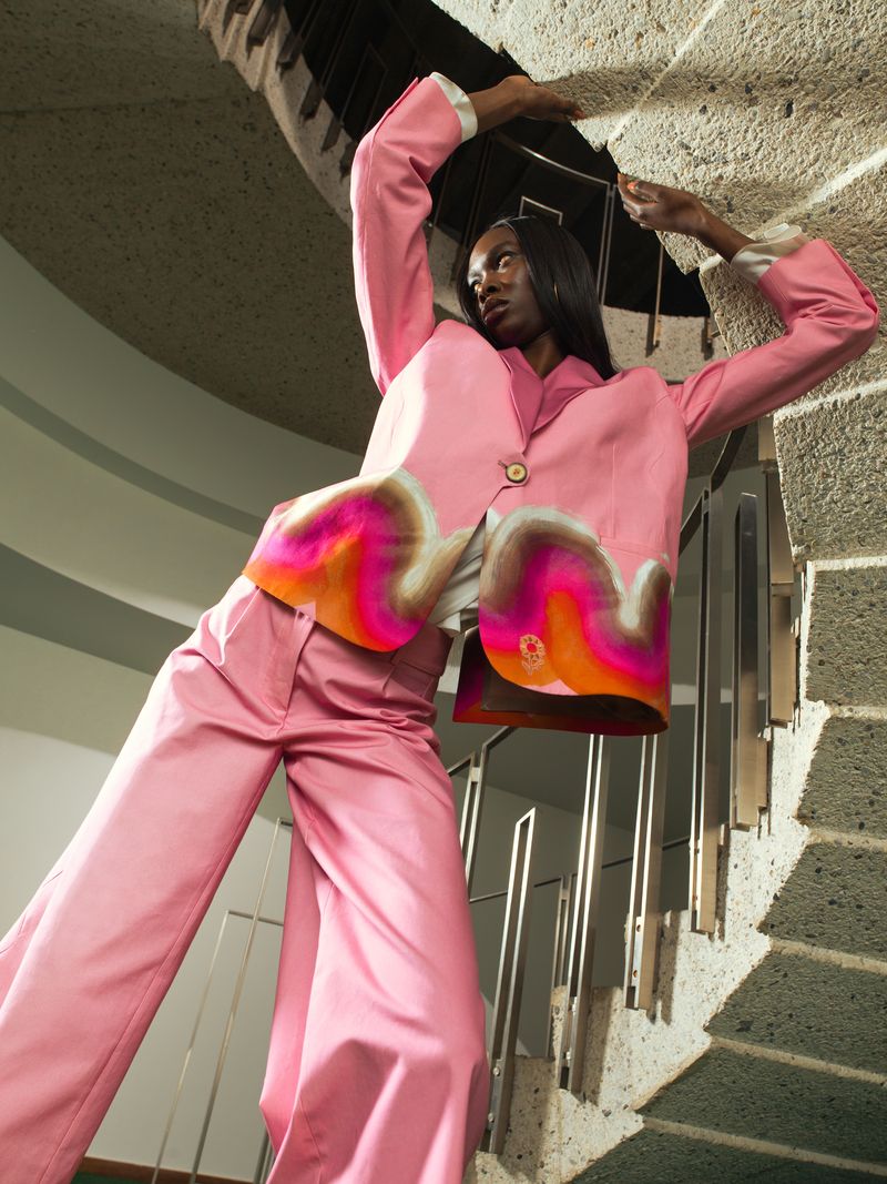 طقم يومي من مجموعة المصممة سارة الحمدان