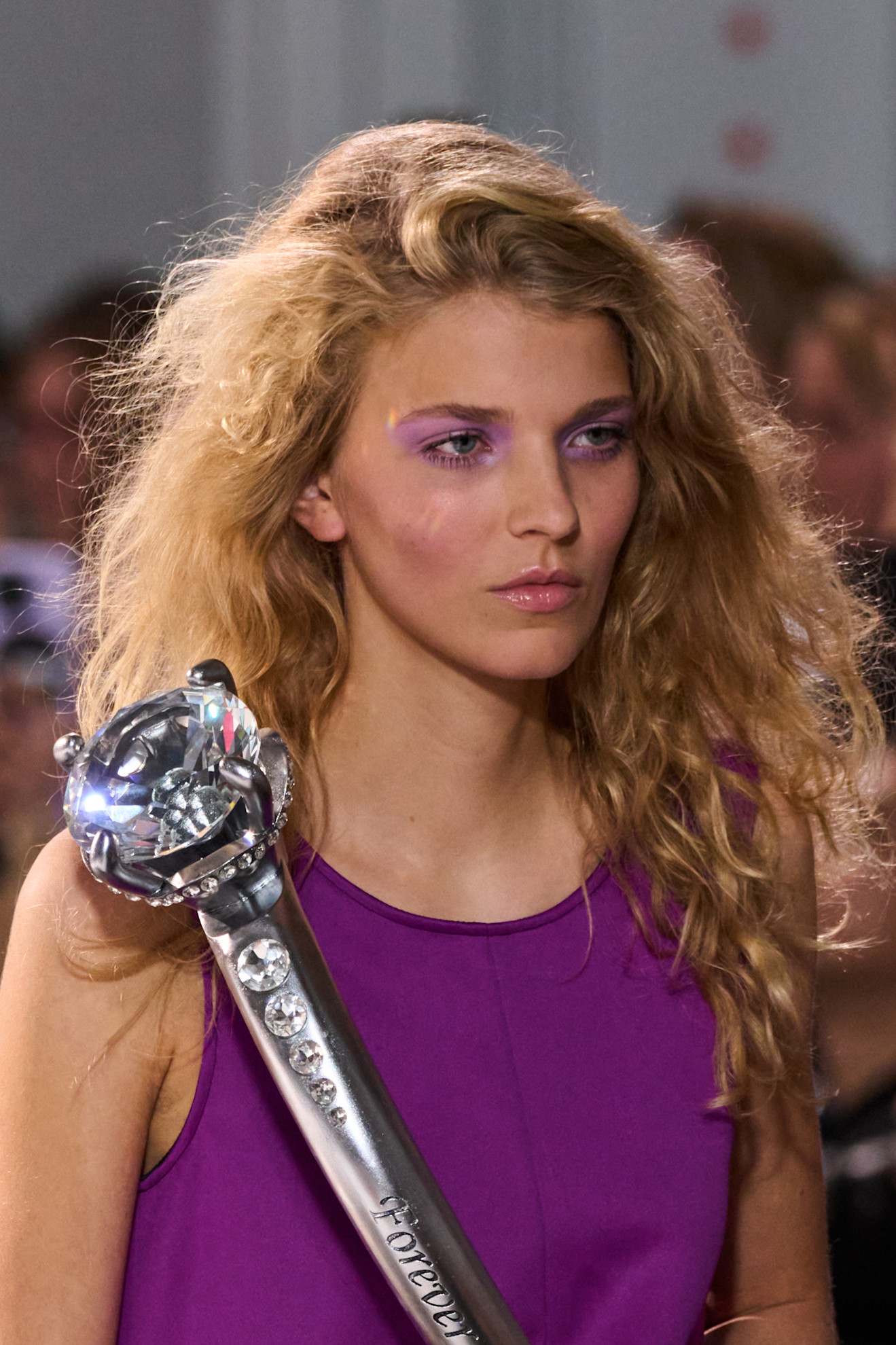 ظلال عيون بنفسجية عريضة من دار Zomer