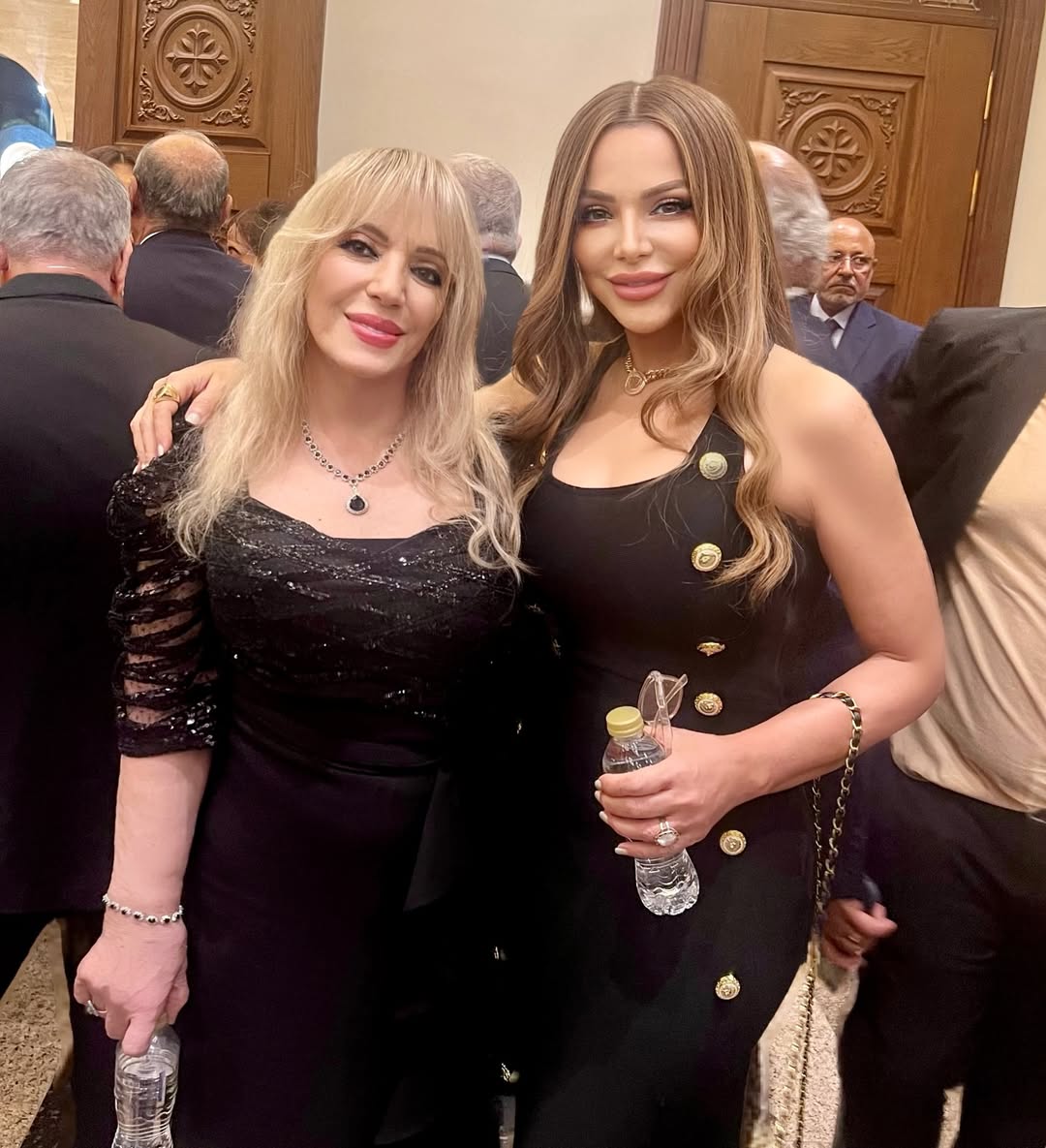 ظهور ملفت لسوزان نجم الدين مع والدتها