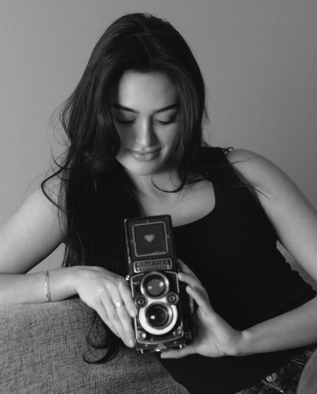 ظهور ملفت لـ يارا عز في جلسة تصوير